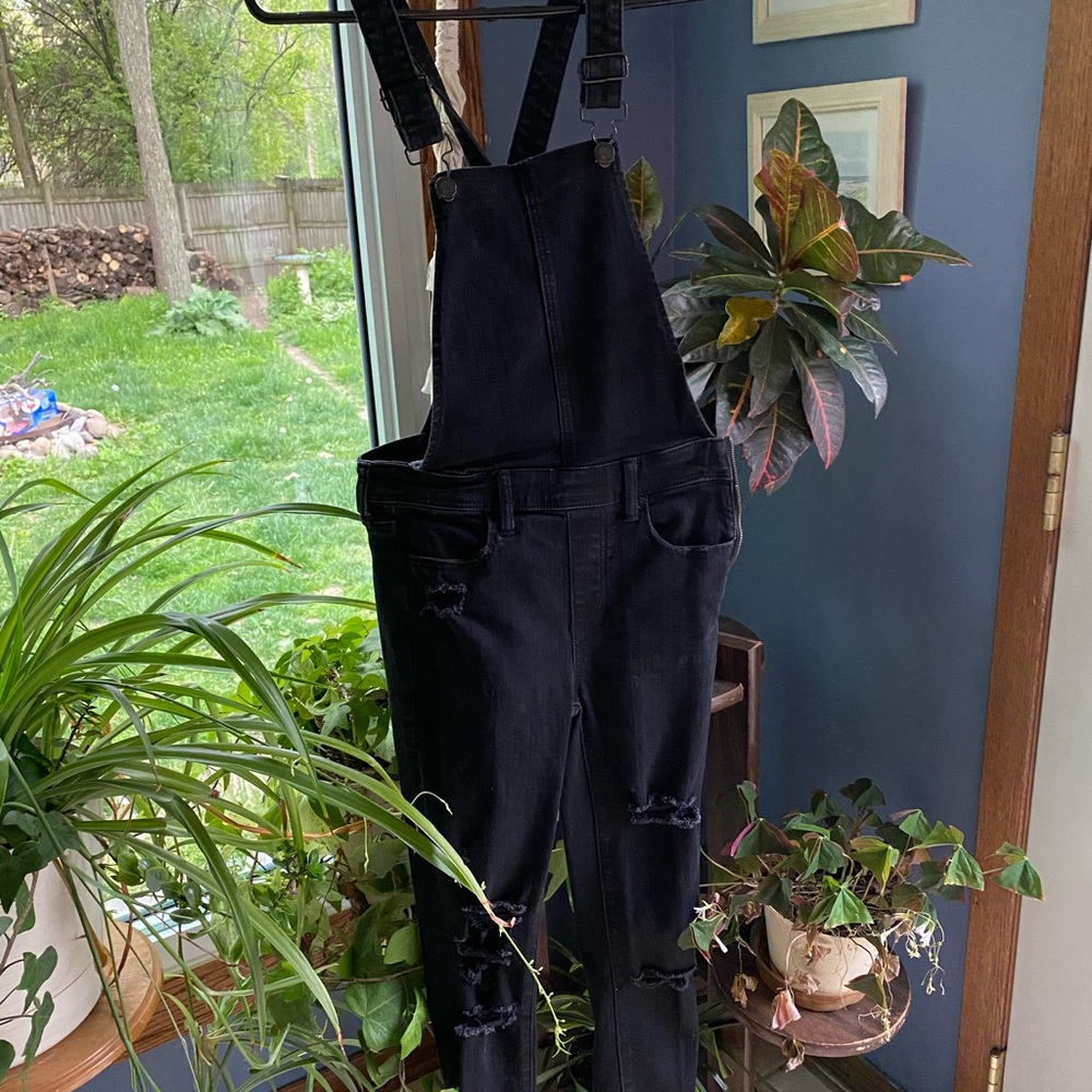 Trendy AMERICAN EAGLE overalls!